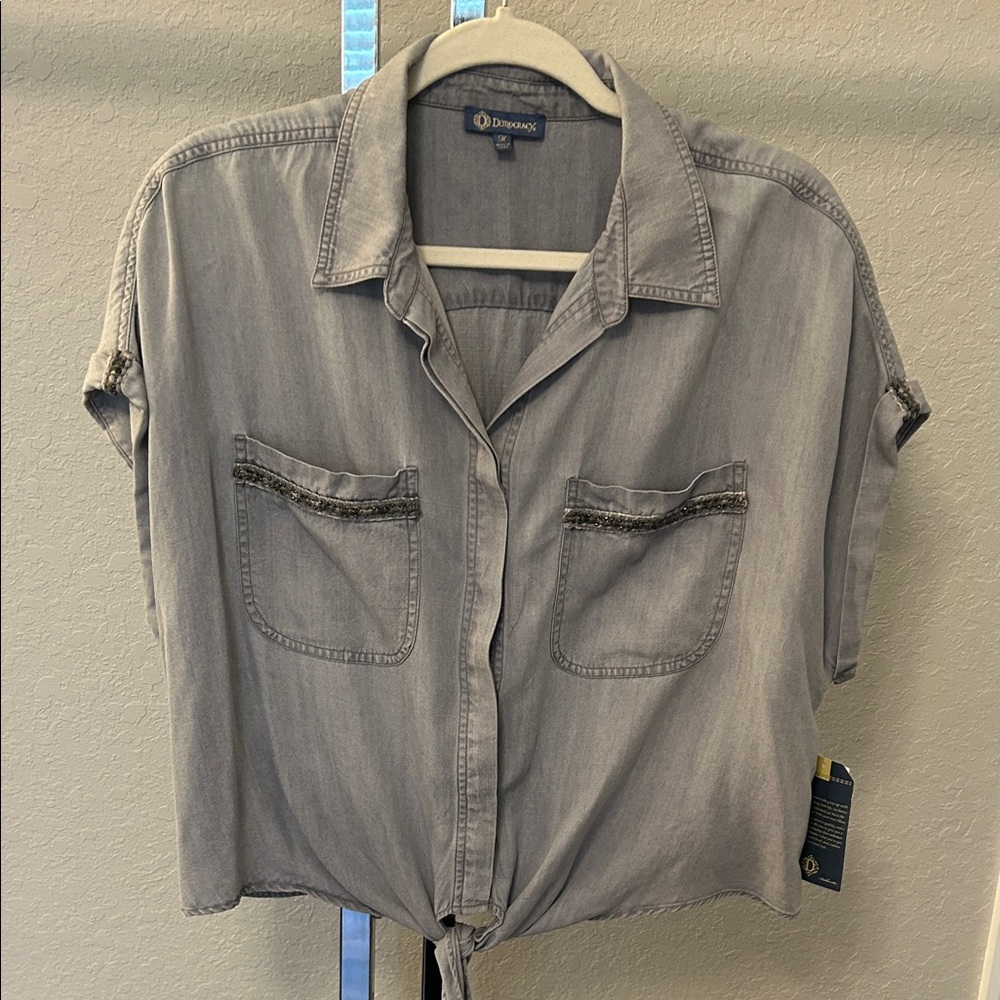 Democracy Gray Tie-Front Short Sleeve Shirt